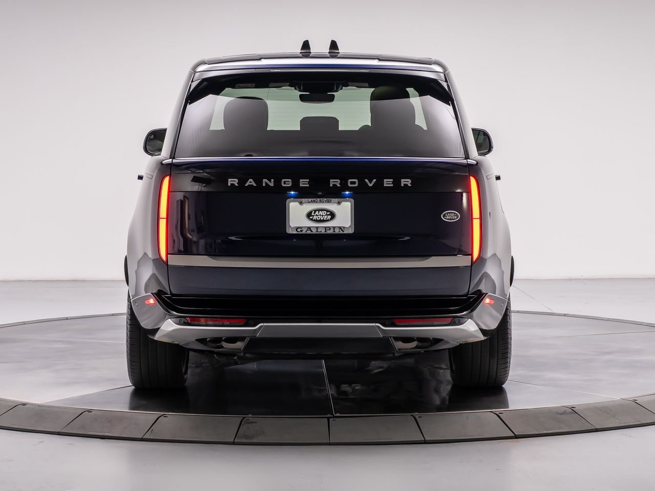 Used 2023 Portofino Blue Metallic Land Rover P530 SE image 4