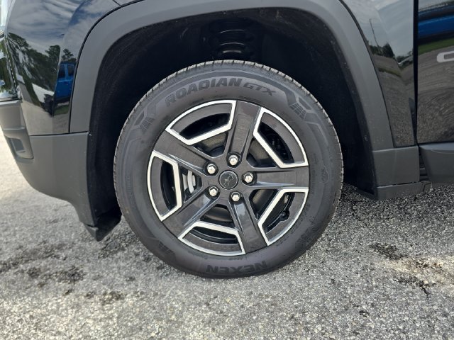 New 2026 Diamond Black Crystal Pearl-Coat Exterior Paint Jeep Laredo image 27