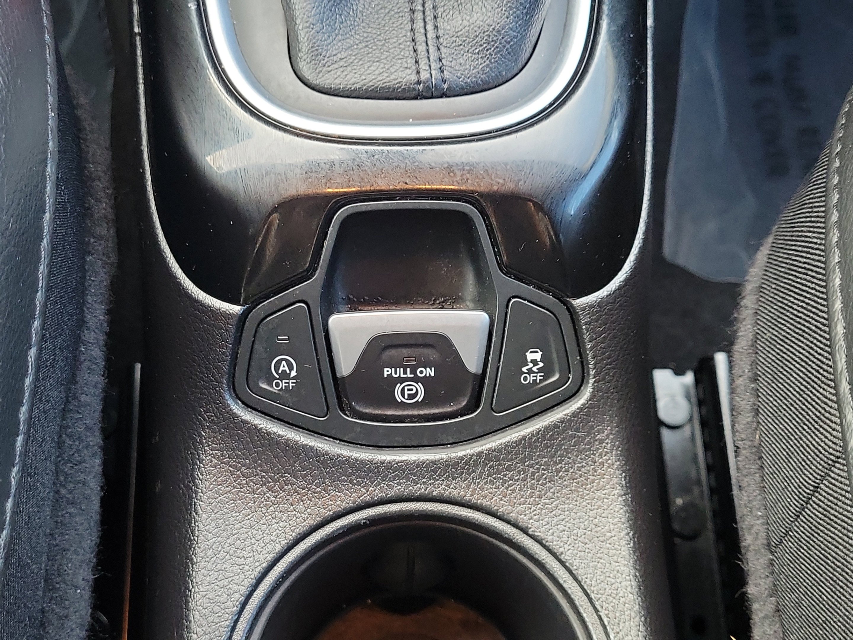 Used 2021 Granite Crystal Metallic Clearcoat Jeep Latitude image 19