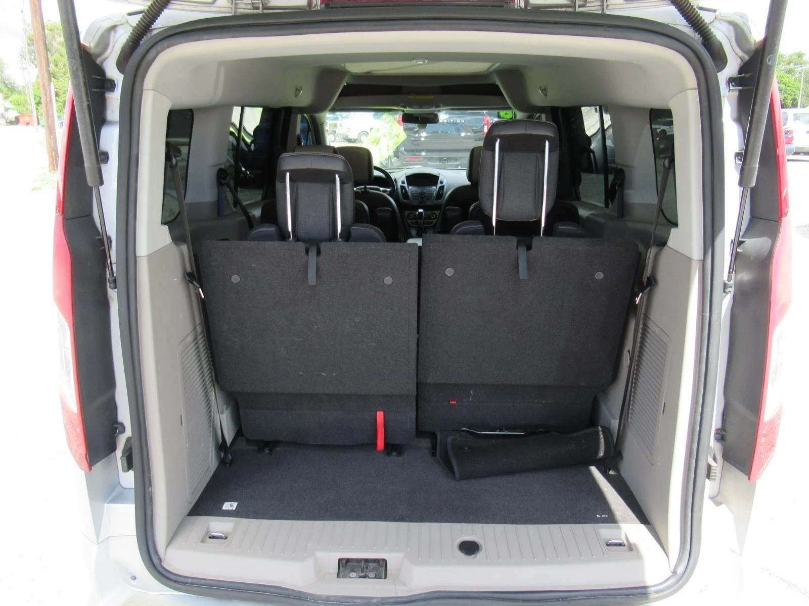 Used 2016  Ford Titanium image 36