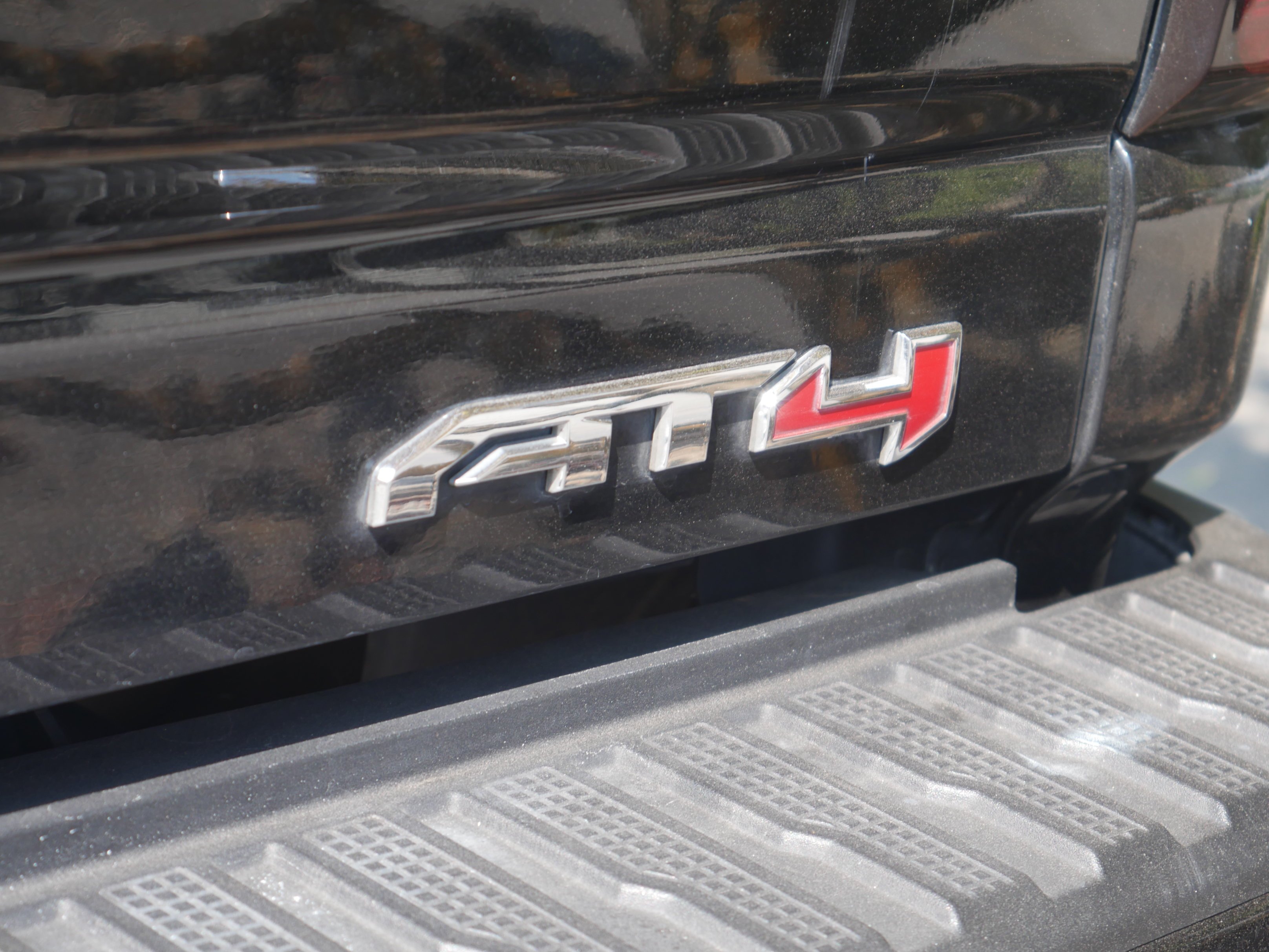 Used 2022 Onyx Black GMC AT4 image 19