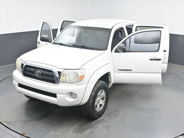 Used 2008 White Toyota Base image 44