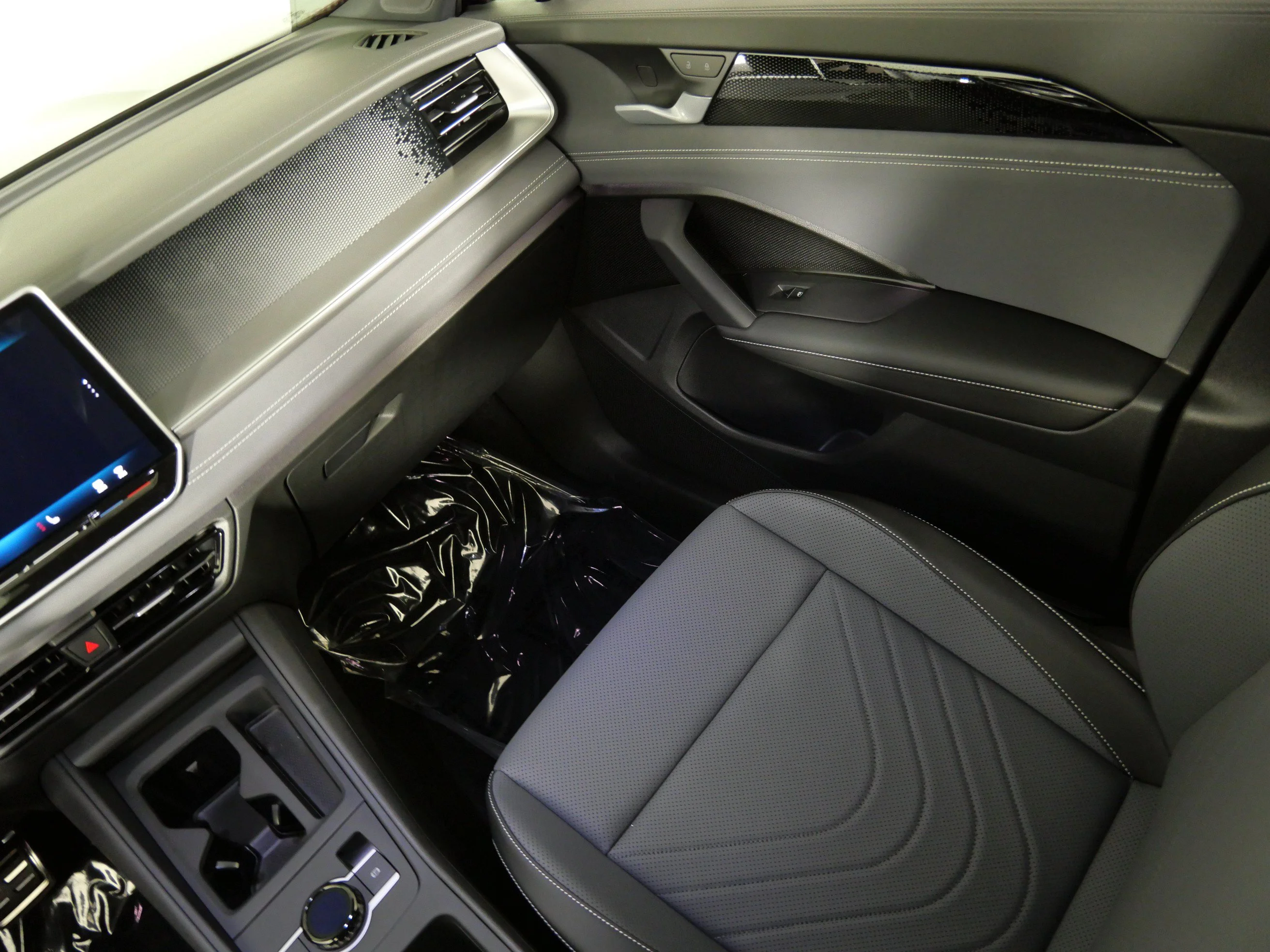 New 2026 Deep Black Pearl Volkswagen SE R-Line Black image 11
