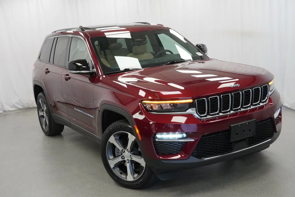 Used 2022 Red Jeep 4xe image 16