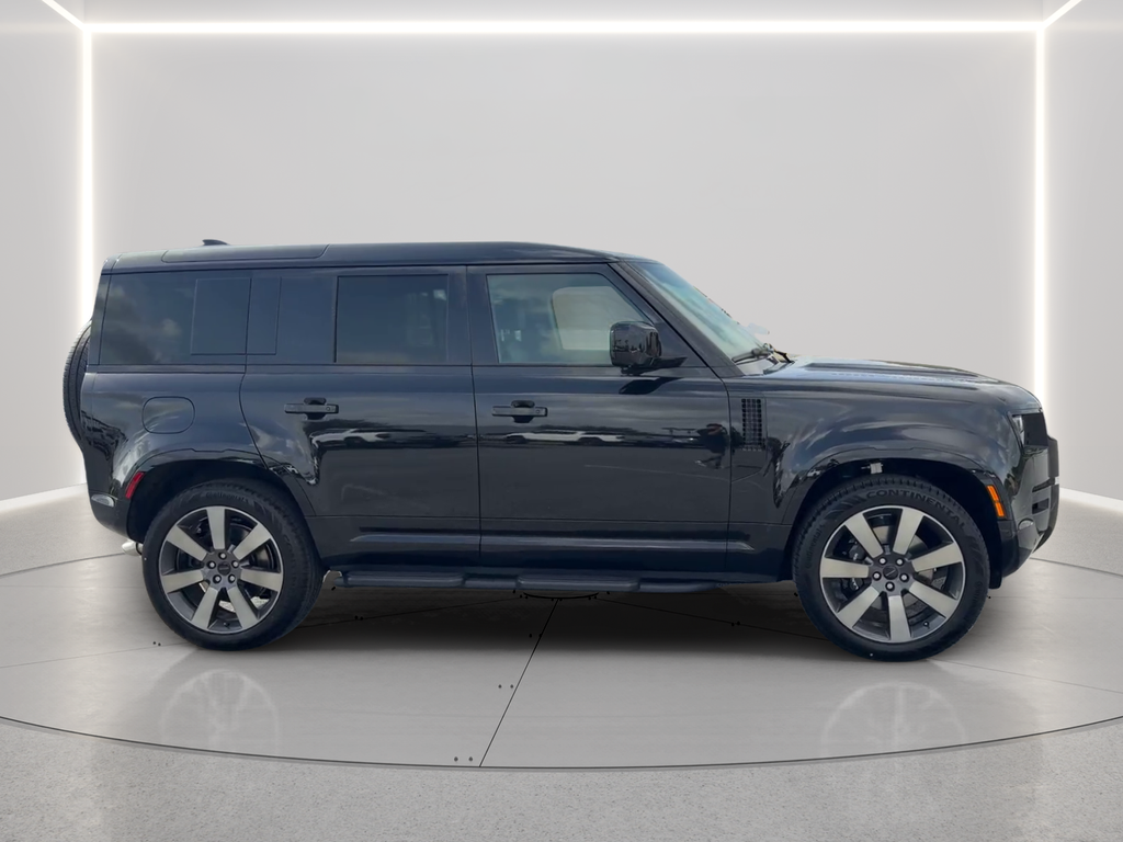 New 2026 Santorini Black Land Rover V8 image 4