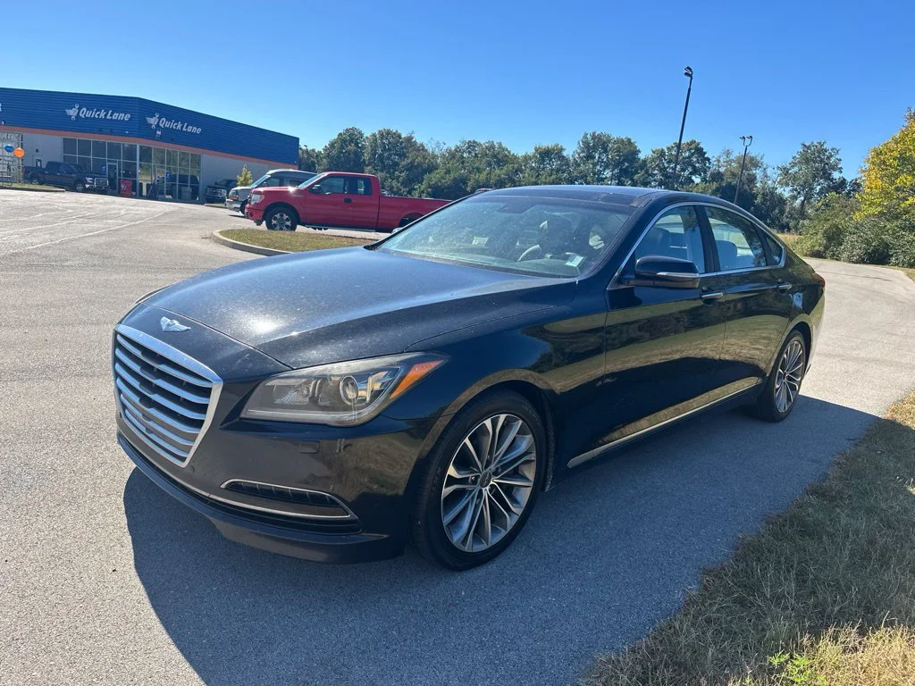 Used 2015 Black Hyundai 3.8 image 3