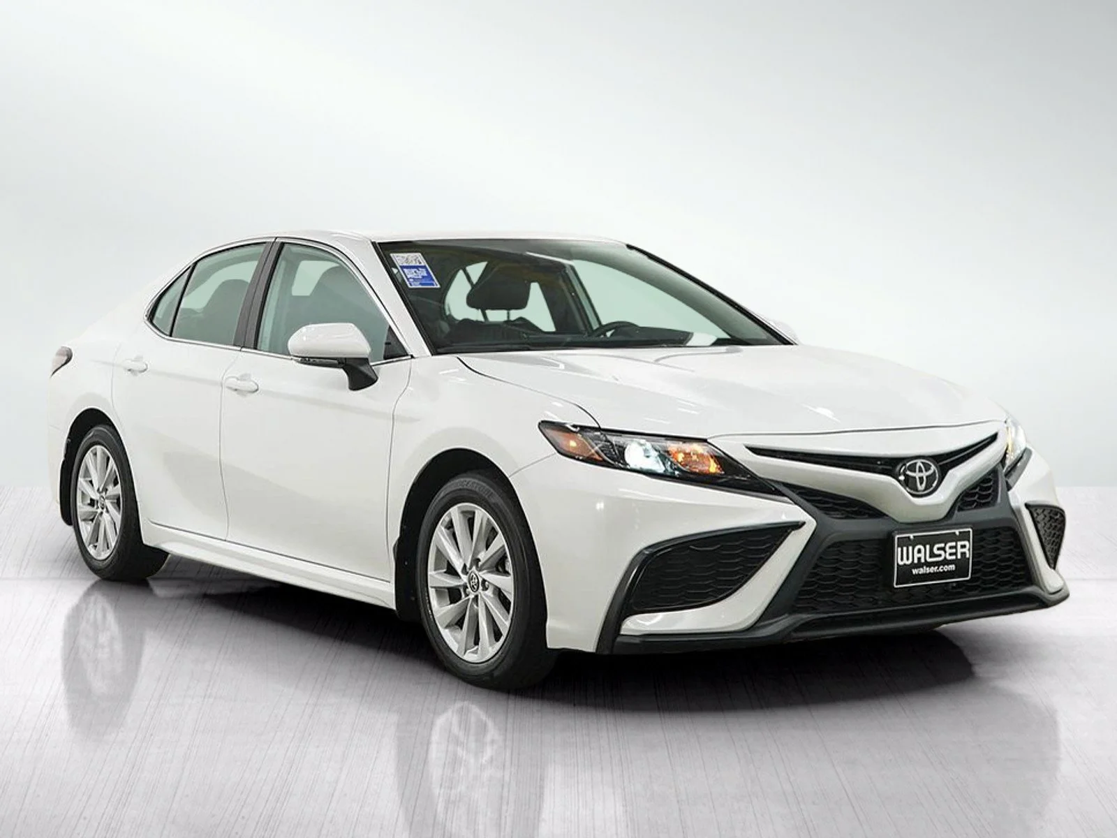 Used 2024 White Toyota  image 7