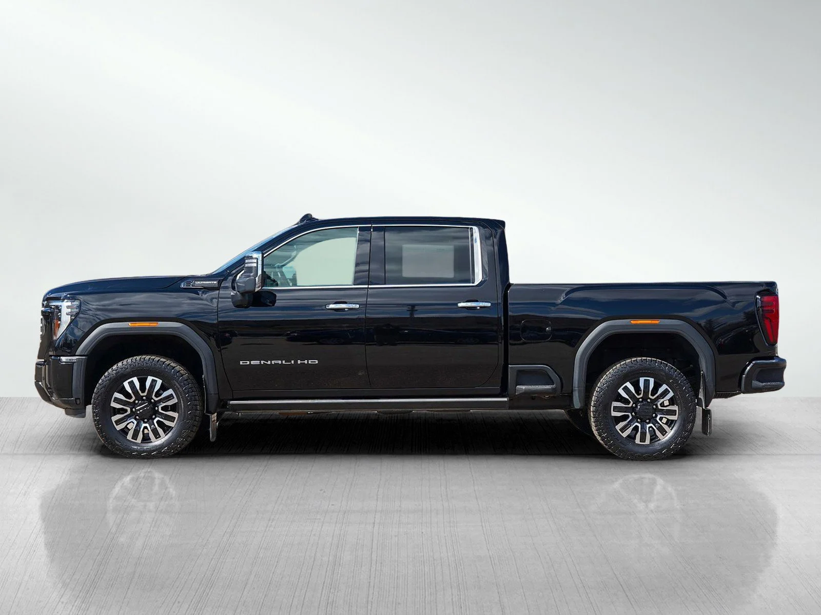 Used 2025 GMC Sierra 3500HD Denali Ultimate with VIN 1GT4UYEYXSF287141 for sale in Wayzata, Minnesota