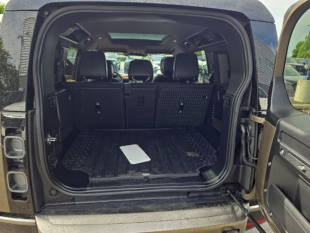 Used 2021 Gondwana Stone Metallic Land Rover X image 18