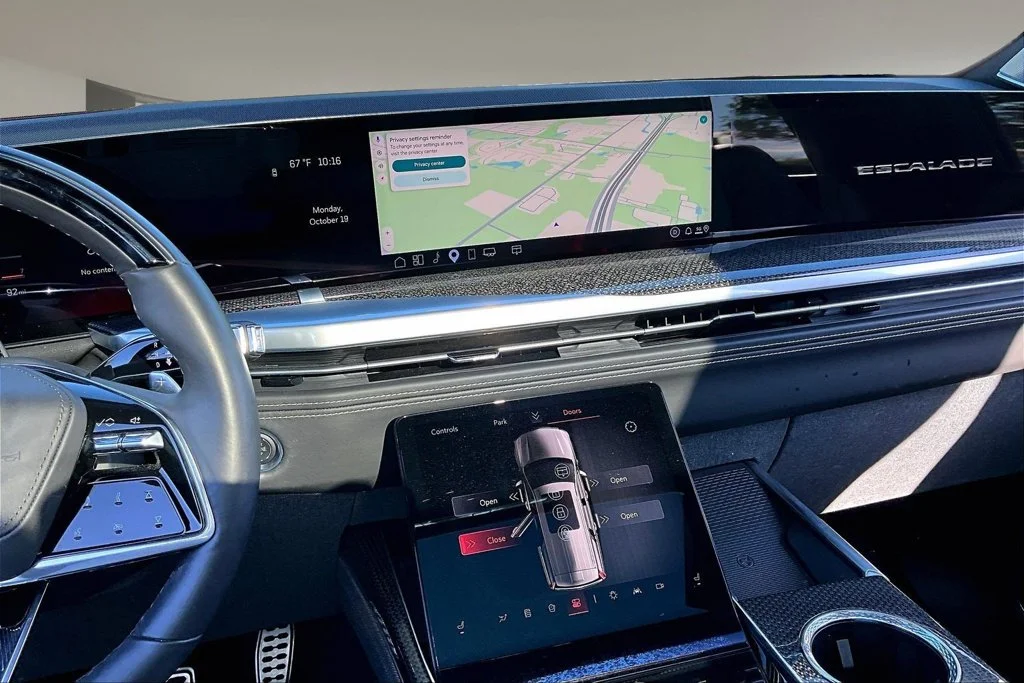 Used 2025 White Cadillac V-Series image 6