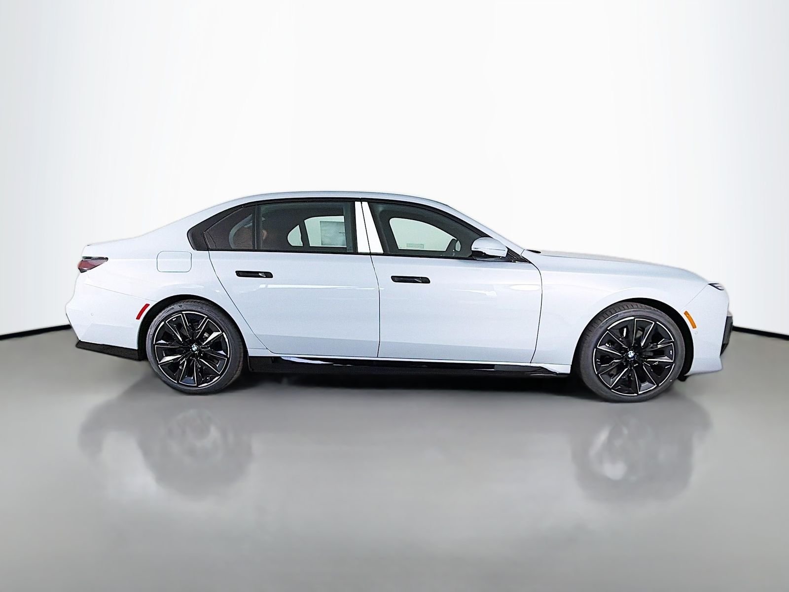 New 2026 Brooklyn Grey Metallic BMW xDrive60 image 8