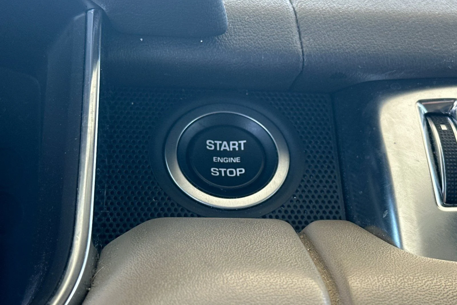 Used 2019  Land Rover Supercharged image 27