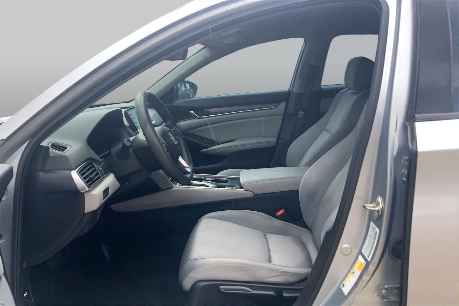 Used 2018 Lunar Silver Metallic Honda LX 1.5T image 8