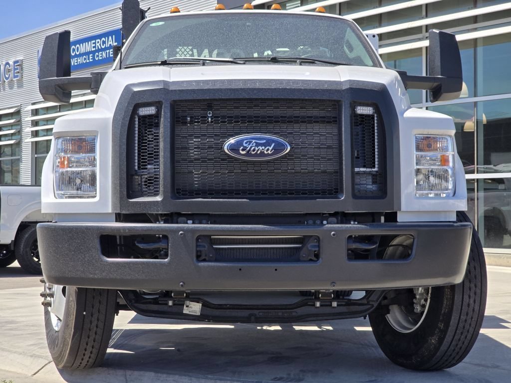 New 2025 Oxford White Ford Base image 2