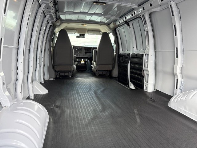 2025 Chevrolet Express Cargo Work Van - Photo 9