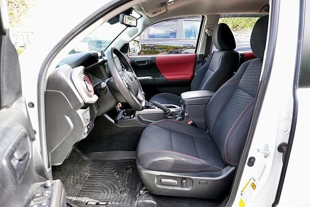 Used 2022 White Toyota SR5 image 12