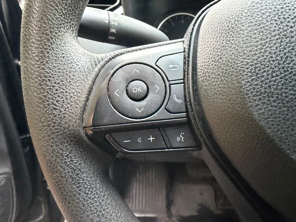 Used 2020 Magnetic Gray Metallic Toyota LE image 17