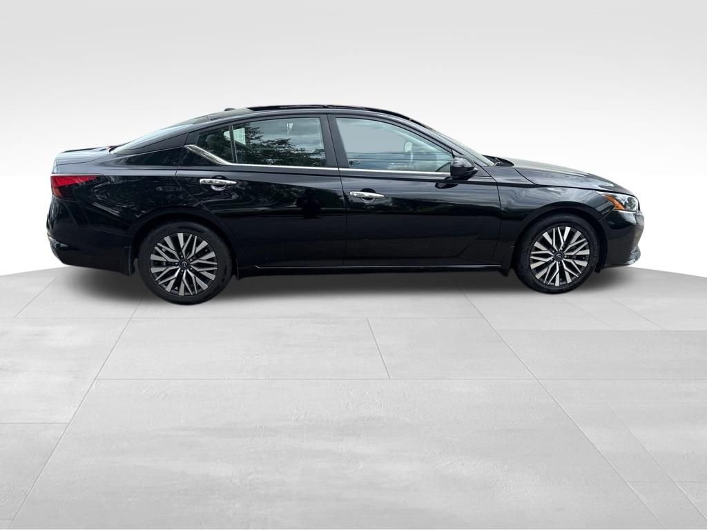 Used 2024 Black Nissan 2.5 SV image 9