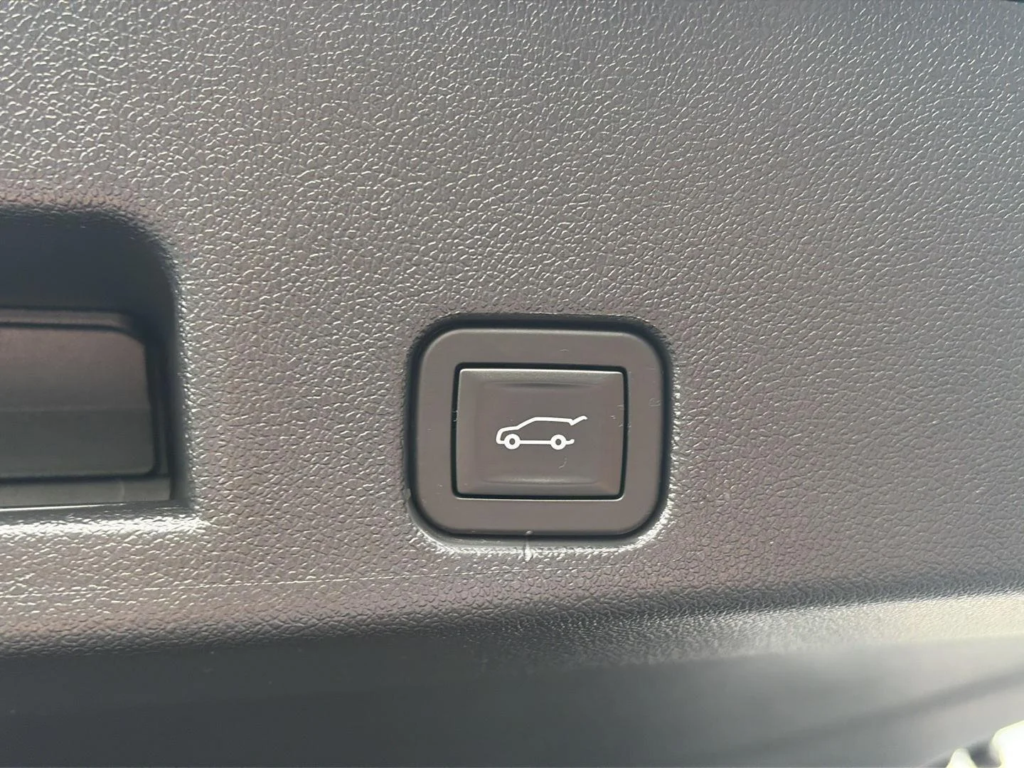 Used 2025 Mosaic Black Metallic Chevrolet LT image 16