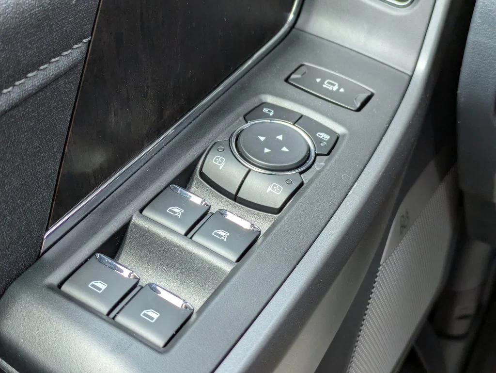 New 2026 Star White Metallic Tri-Coat Ford Lariat image 27
