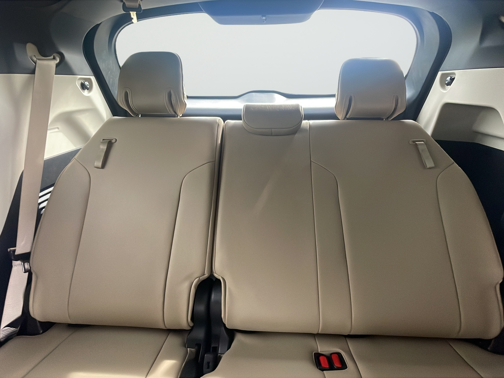 Used 2022  Toyota XLE image 29