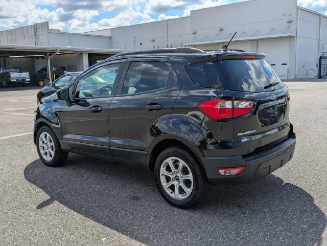 Used 2020 Shadow Black Ford SE image 5