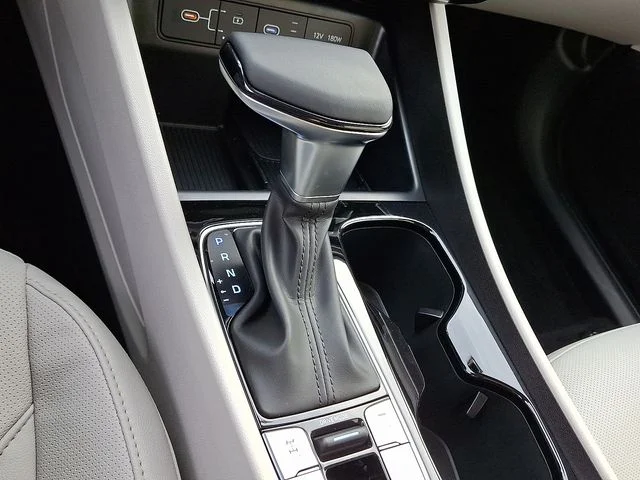 New 2025 Black Hyundai SEL Convenience image 17
