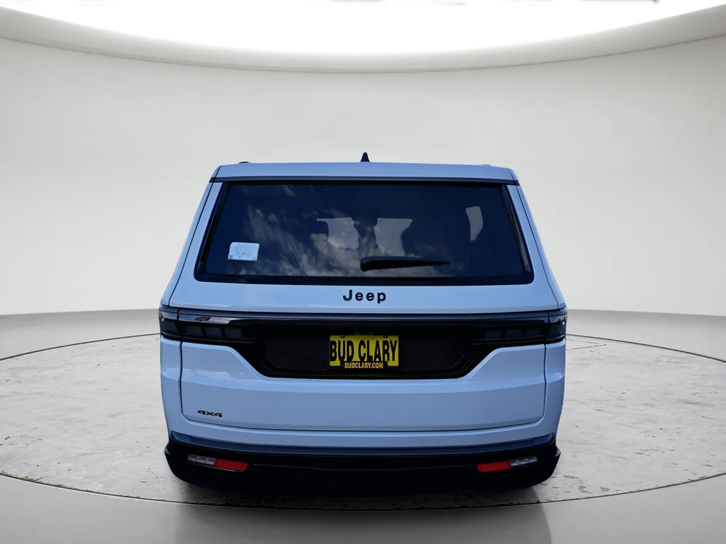 New 2026 Bright White Clear-Coat Exterior Paint Jeep Limited Altitude image 4
