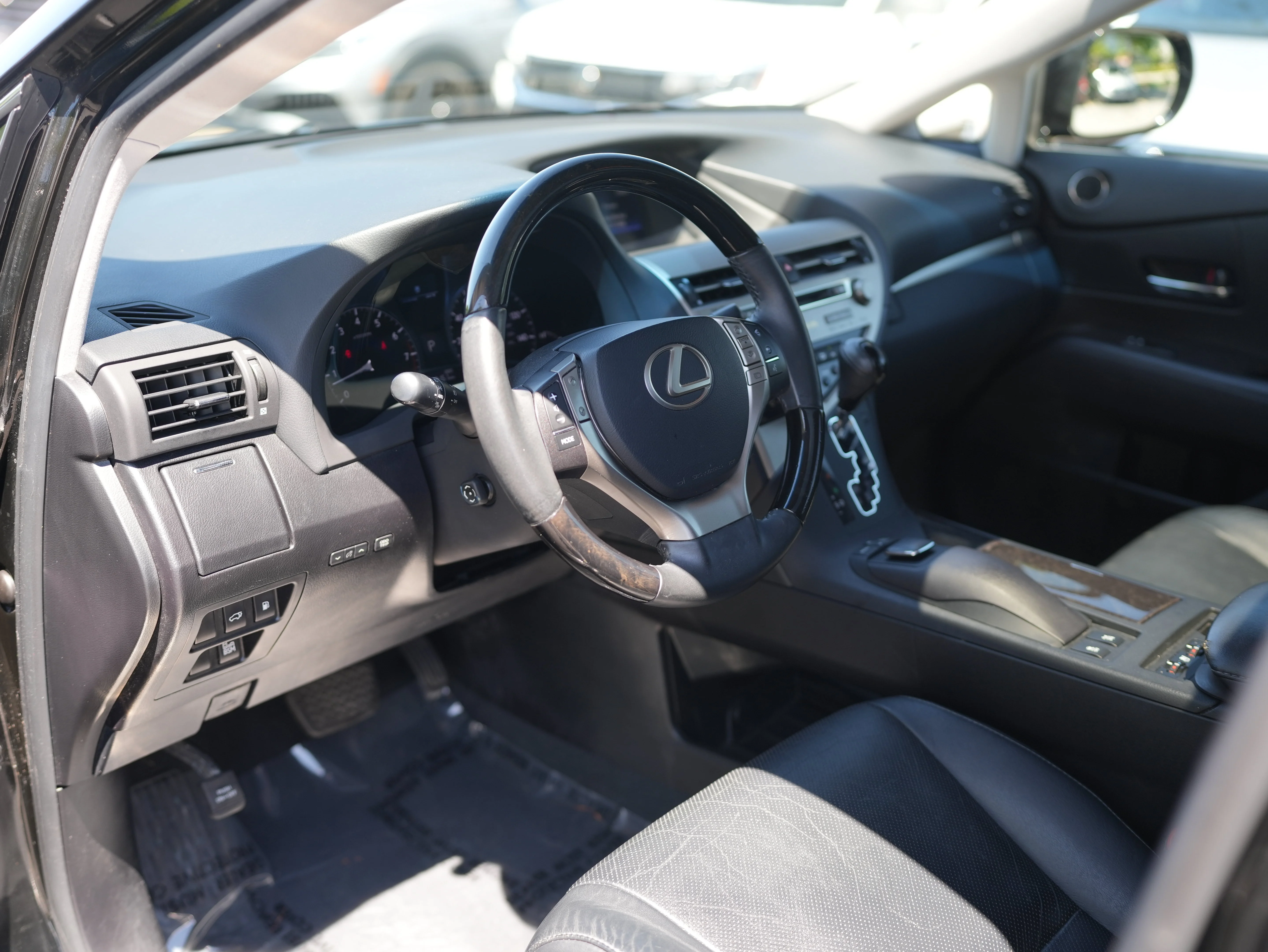 Used 2013 Black Lexus  image 12