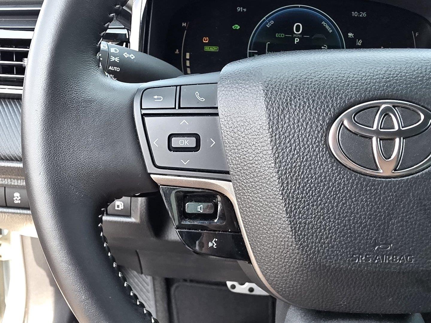 Used 2025 Ice Cap Toyota SE image 13