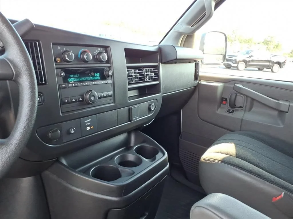 Used 2025 Summit White Chevrolet WT image 22