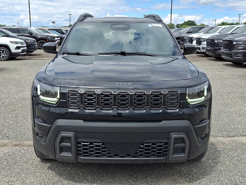 New 2026 Diamond Black Crystal Pearl-Coat Exterior Paint Jeep 85th Anniversary image 2