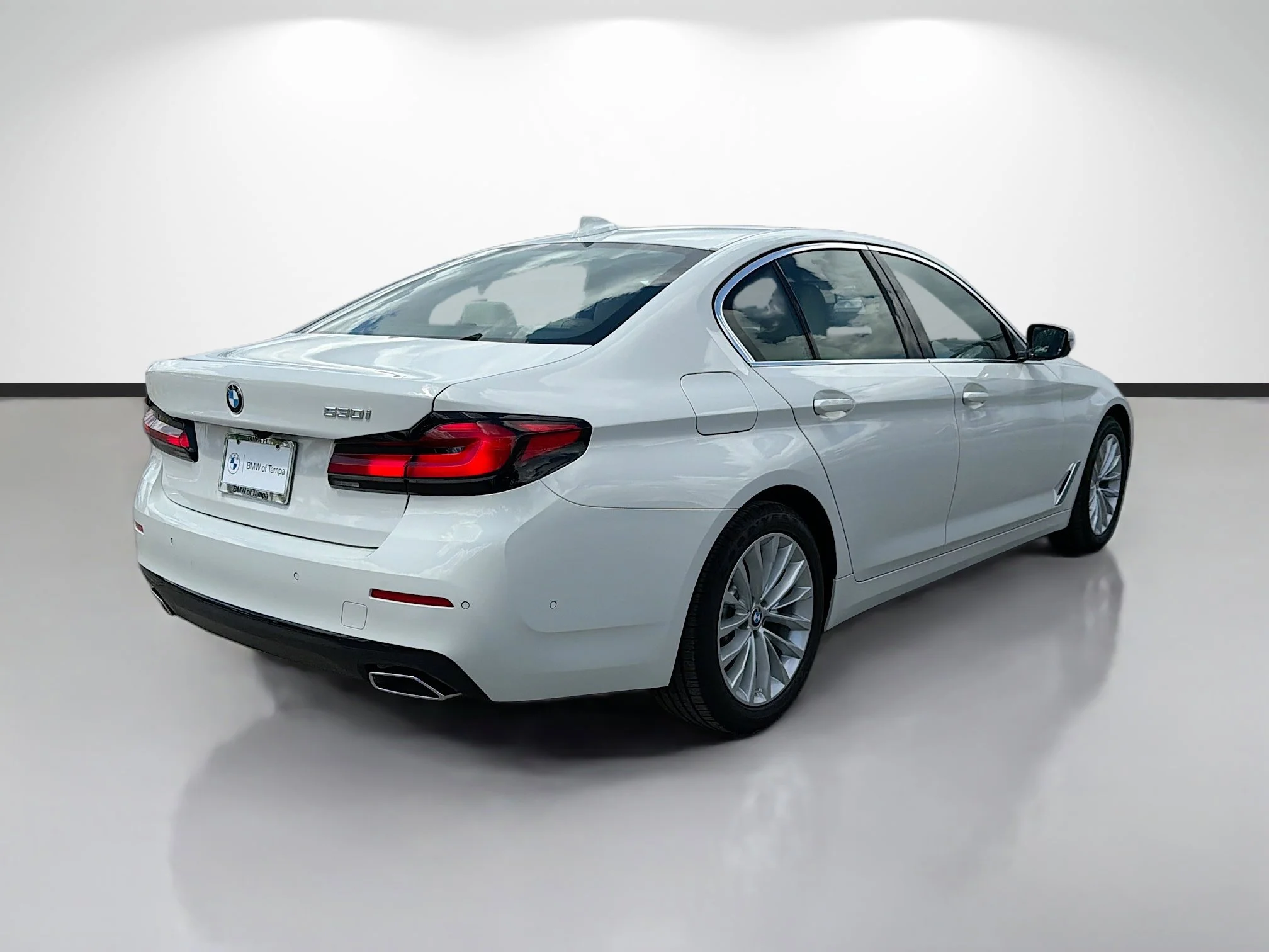 Used 2023 Alpine White BMW 530i image 3