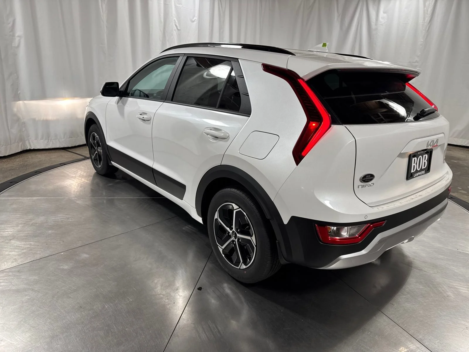 New 2026 Snow White Pearl Kia EX image 7