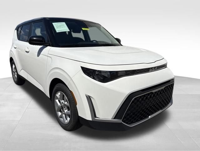 2024 Kia Soul 2.0L S IVT's photo