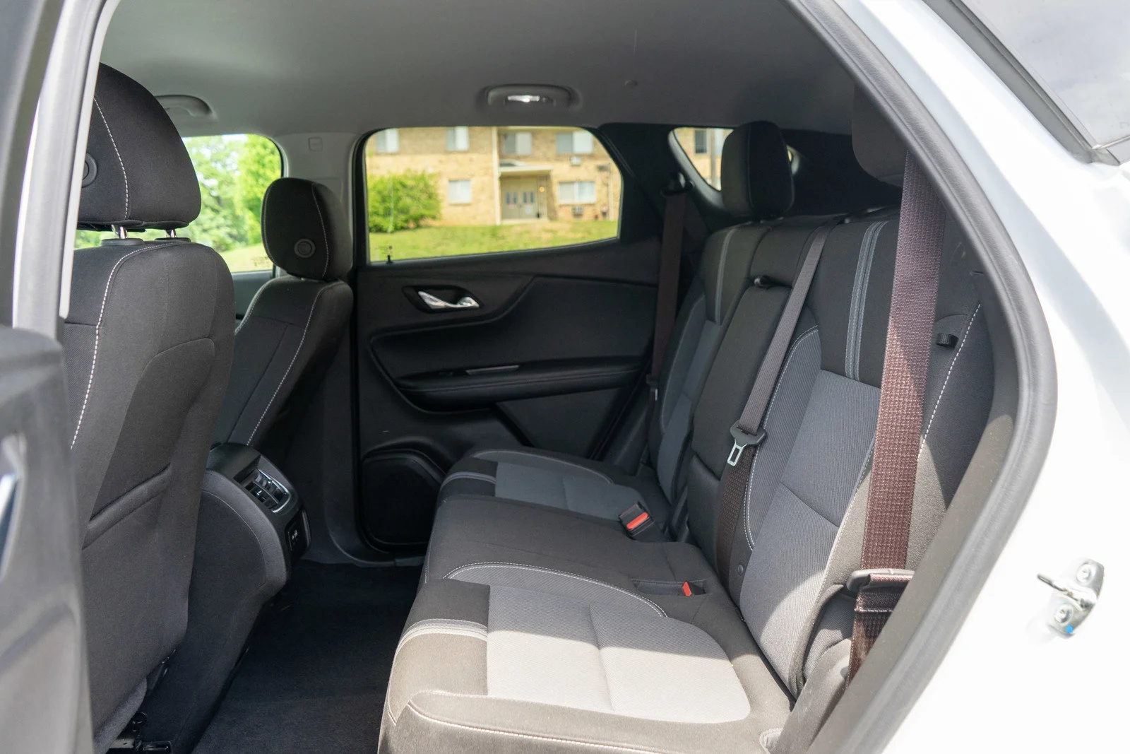 Used 2025 Summit White Chevrolet LT image 28