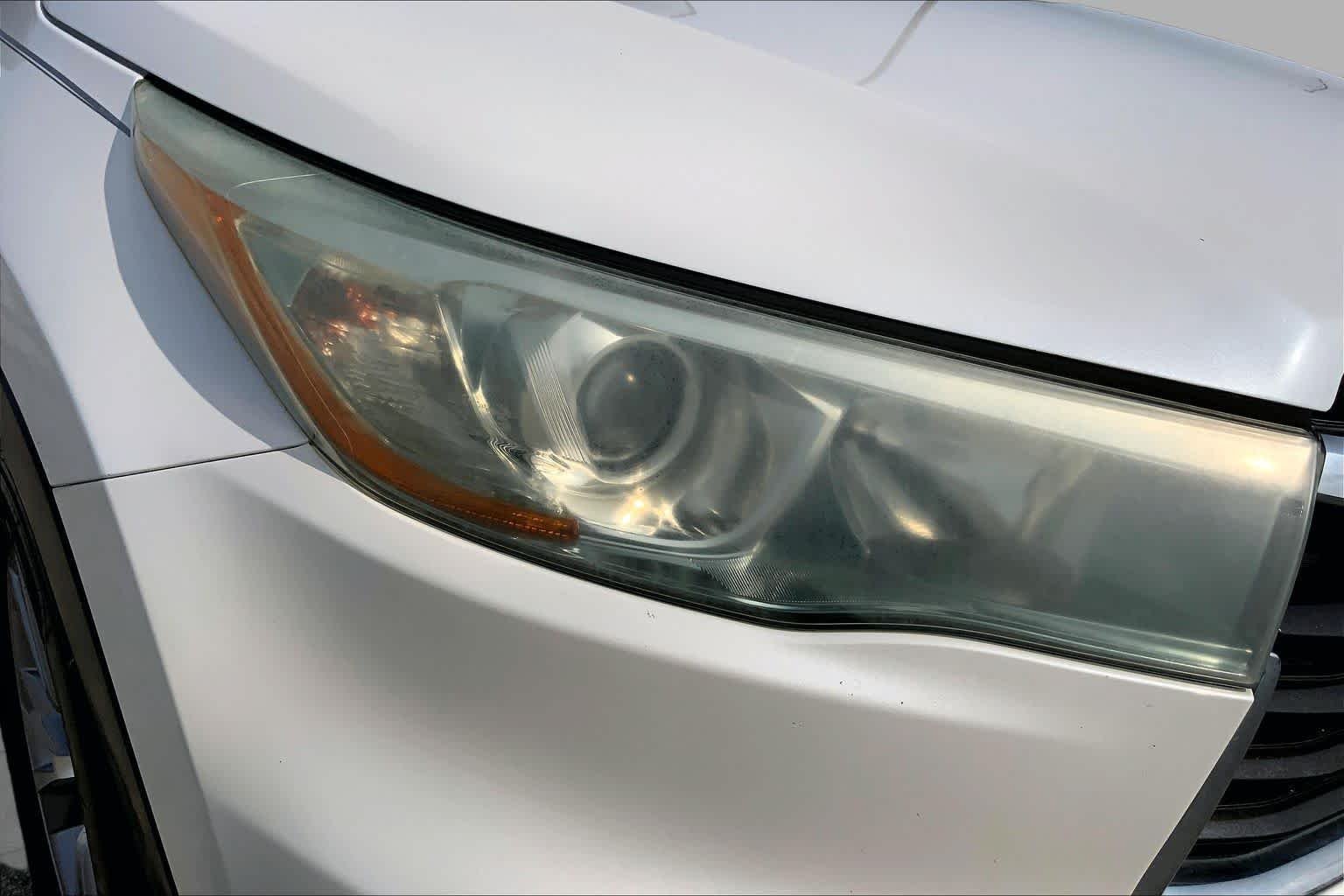 Used 2015 Blizzard Pearl Toyota LE Plus image 27