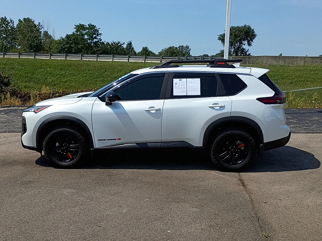 Used 2025 Everest White Pearl Nissan Rock Creek image 6