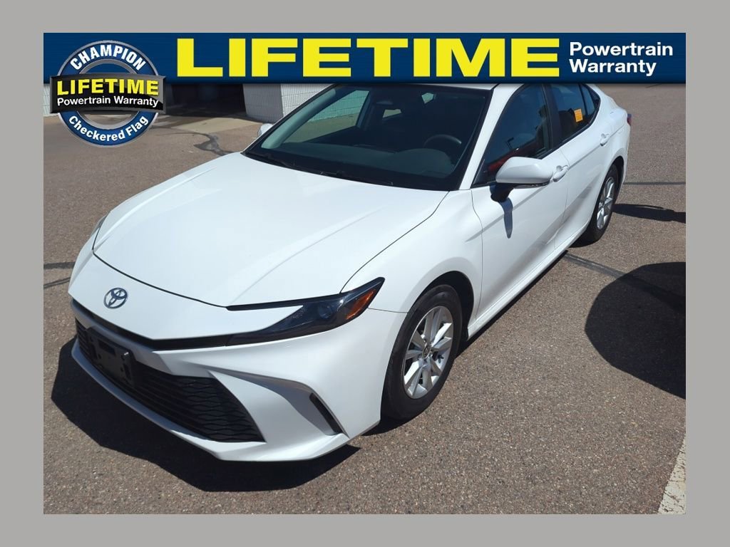 2025 Toyota Camry LE Hybrid's photo