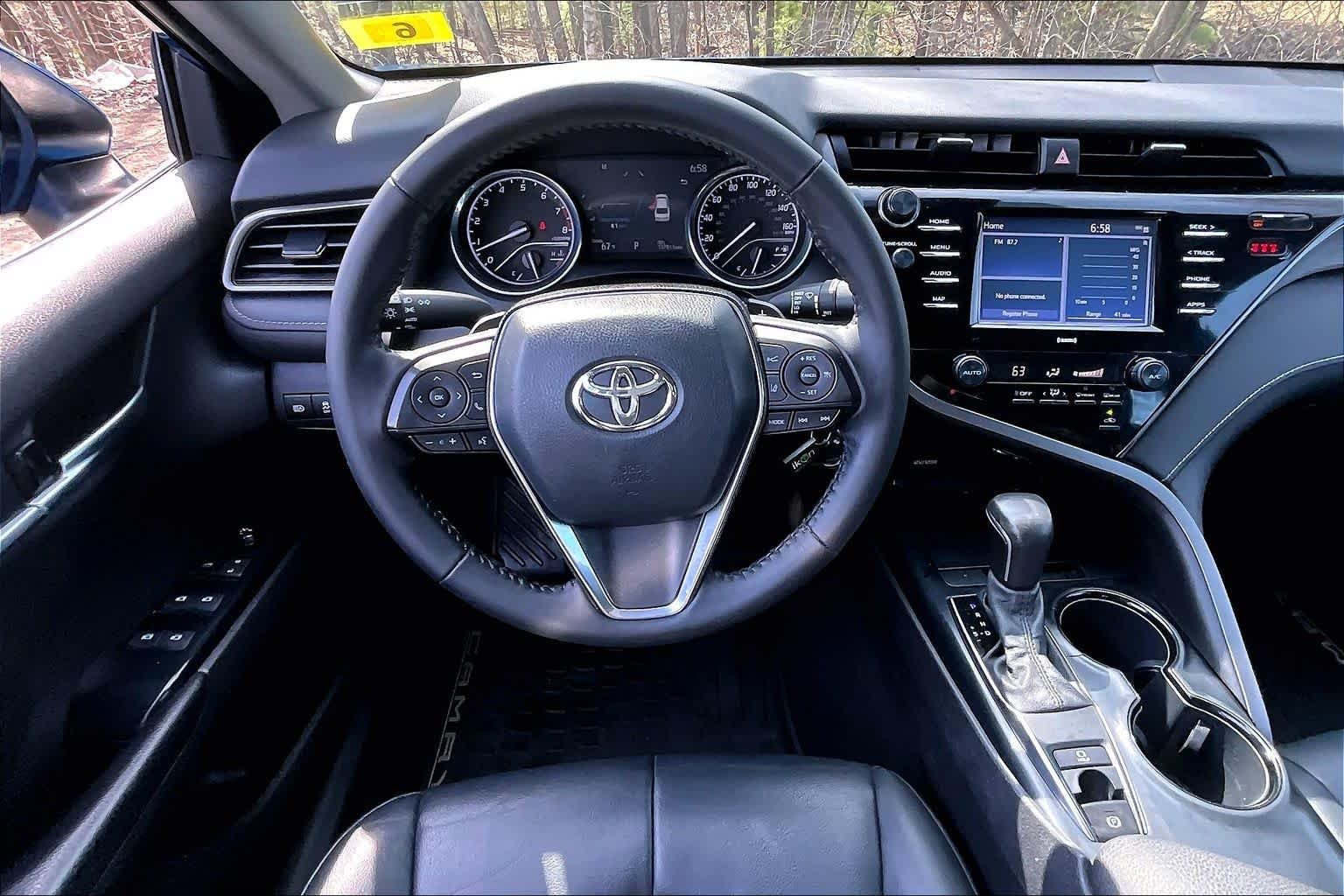 Used 2020 Blue Streak Metallic Toyota SE image 6