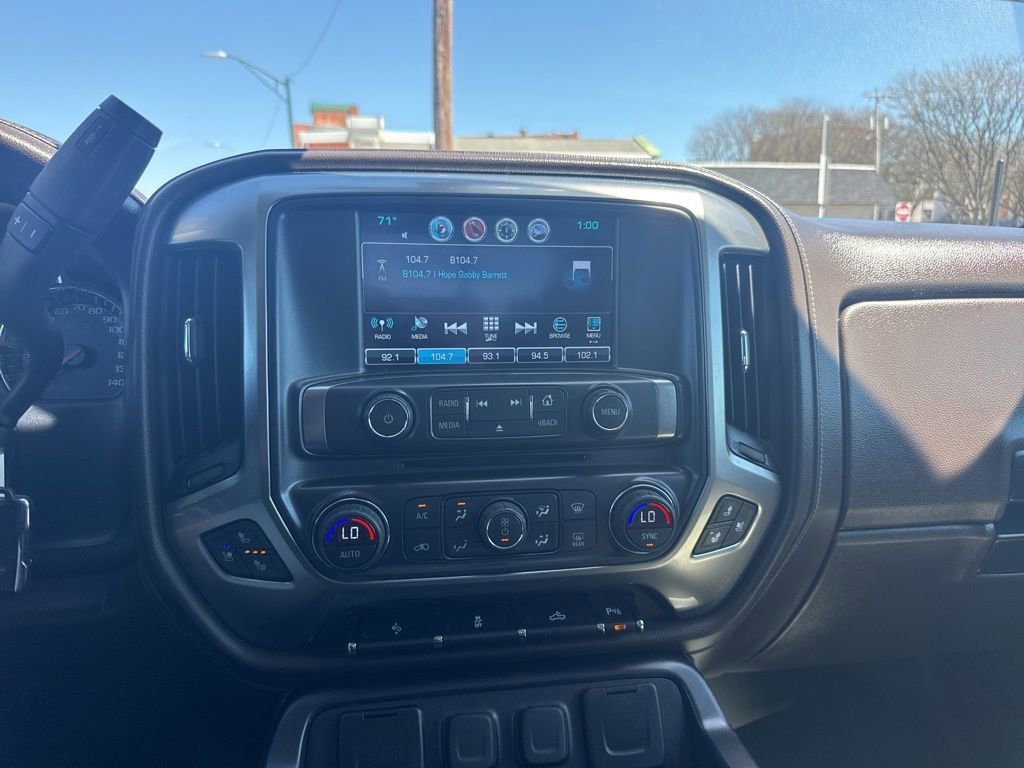 Used 2018 IRIDESCENT PEARL TRICOAT Chevrolet LTZ image 23