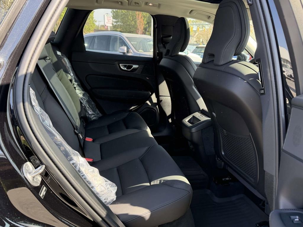 2026 Volvo XC60 Plus - Photo 12
