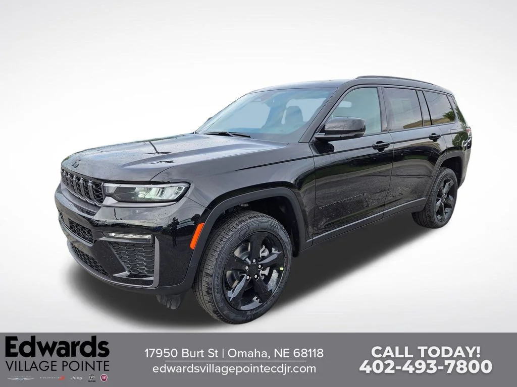 New 2026 Diamond Black Crystal Pearl-Coat Exterior Paint Jeep Limited image 7