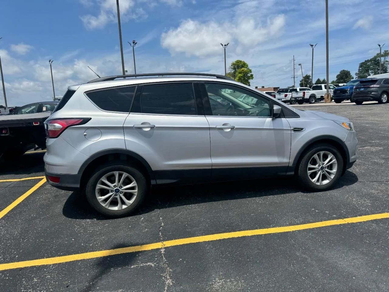 Used 2017 Ingot Silver Metallic Ford SE FWD image 4