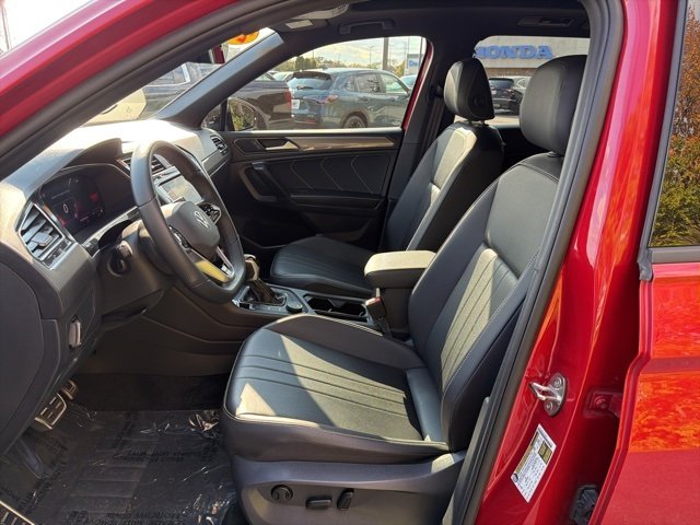 2024 Volkswagen Tiguan SE R-Line Black photo 3