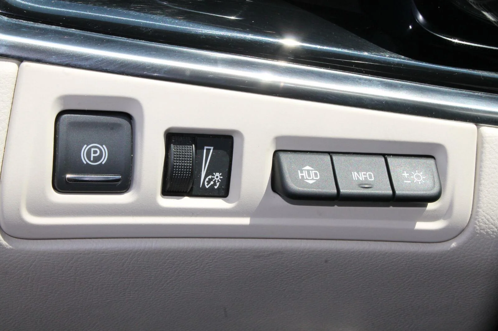 Used 2022 Latte Metallic Cadillac Premium Luxury image 19