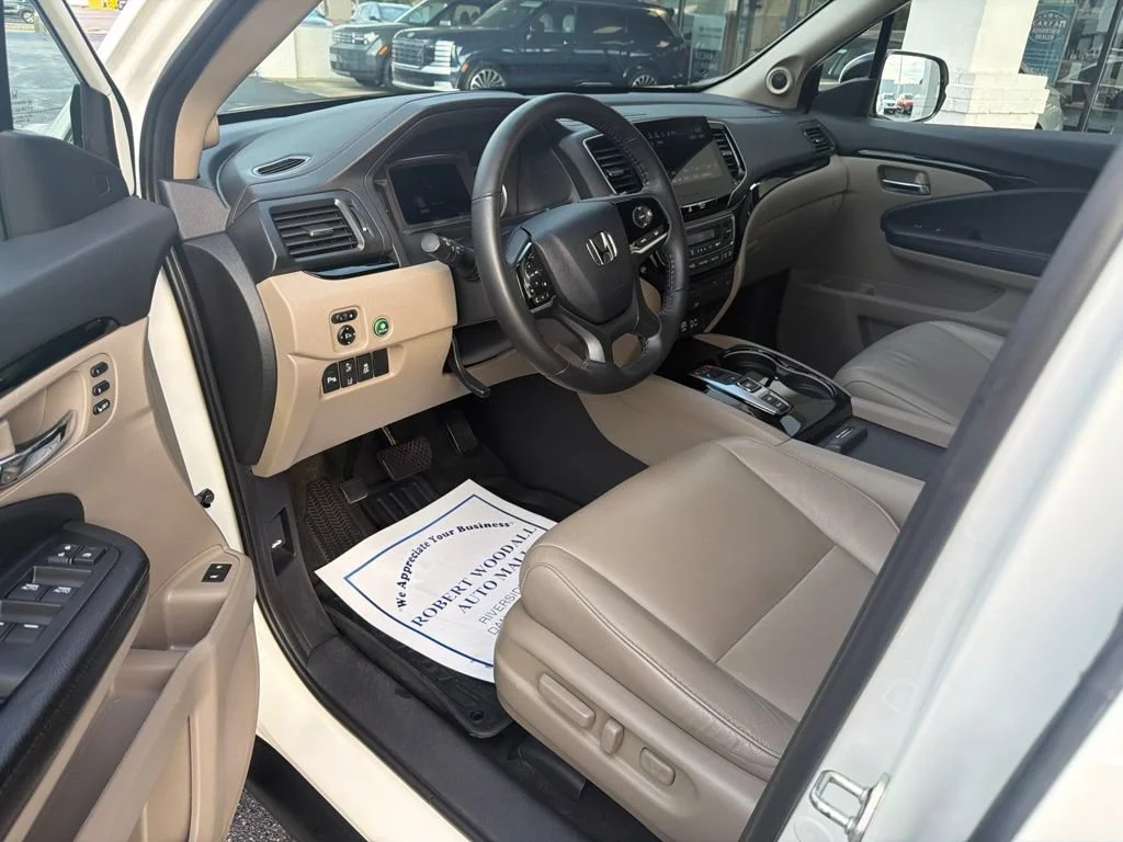 Used 2019 White Honda Touring 7-Passenger image 10