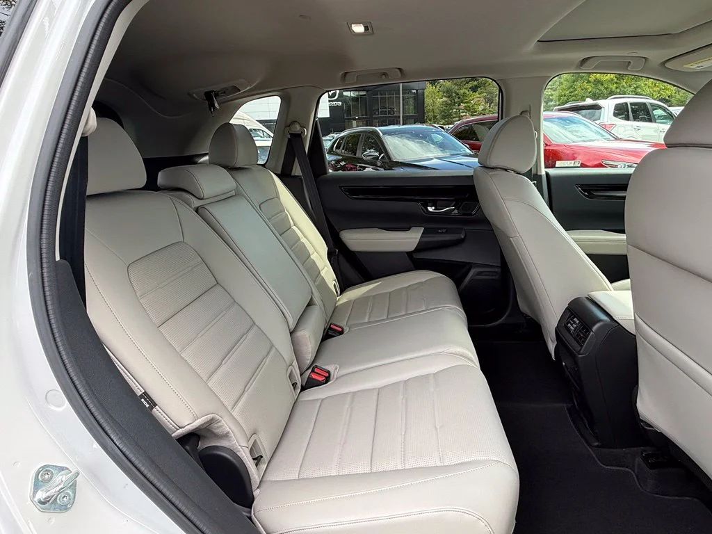 Used 2024 Platinum White Pearl Honda EX-L image 28