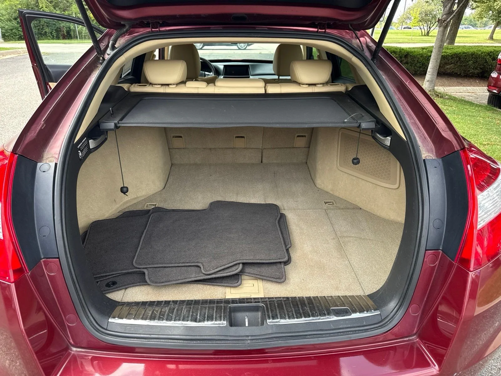 Used 2010 Tango Red Pearl Honda EX-L image 10