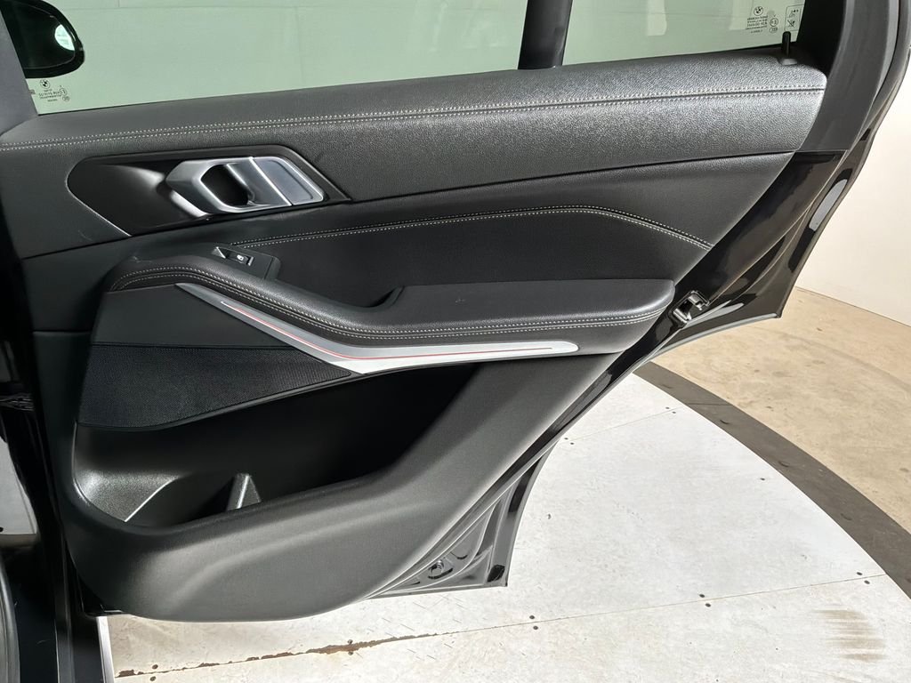 Used 2022 Black BMW xDrive40i image 15